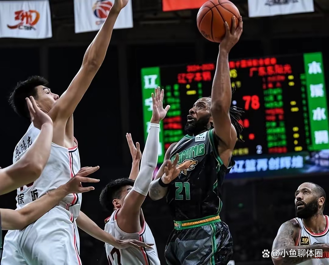 关于关键时刻体能课后，深圳男篮止住颓势备战NBA季后赛，气氛紧张，团队化学反应显著的信息